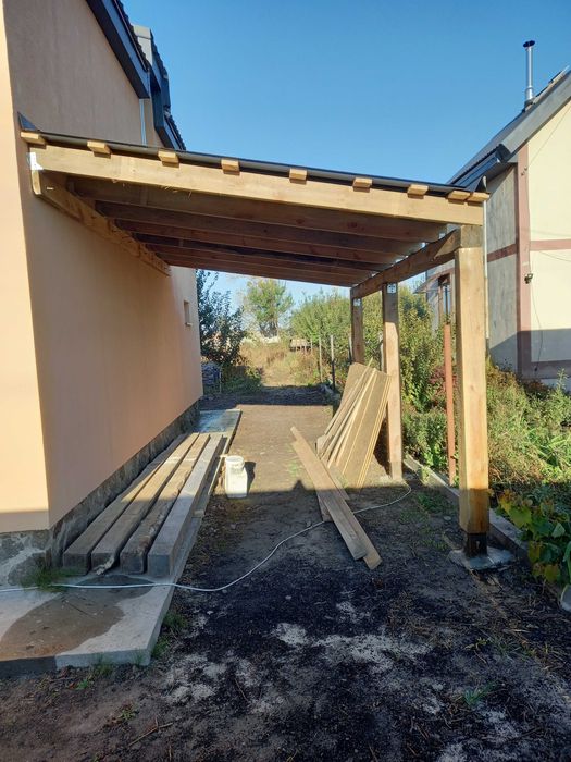 Будинок приватний.