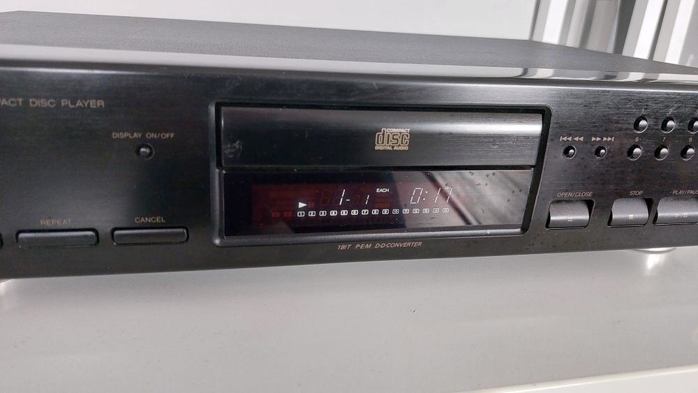 Odtwarzacz CD JVC  XL-V418