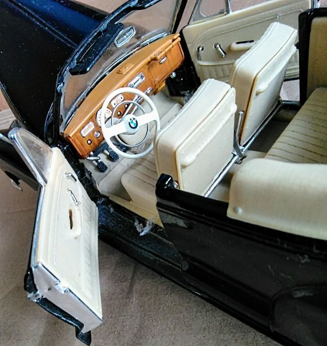 Колекційна моделька авто . BMW 502 (1955)  1/18