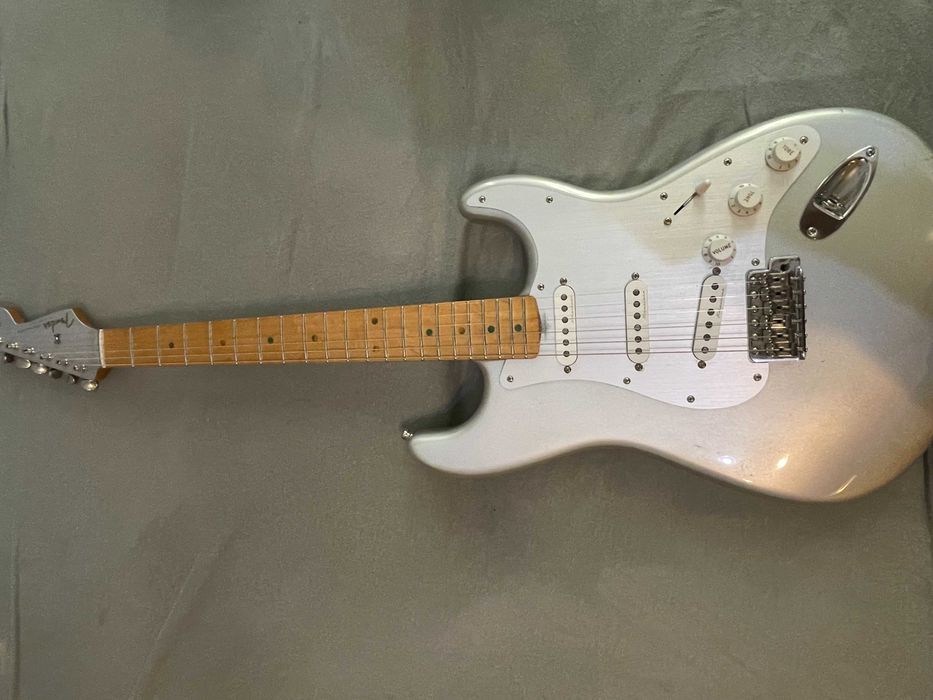 Gitara elektryczna Fender Artist H.E.R. Stratocaster MN CHRM GLW