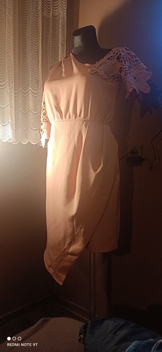 Sukienka na jedno ramię