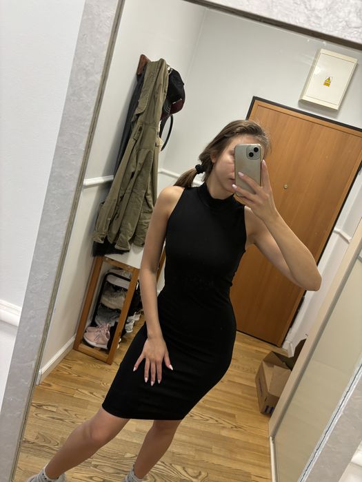 ZARA Trafaluc xs / s obcisła czarna sukienka bodycon midi z półgolfem