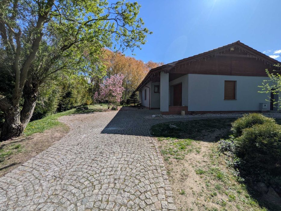 Wynajmę dom w spokojnej okolicy.