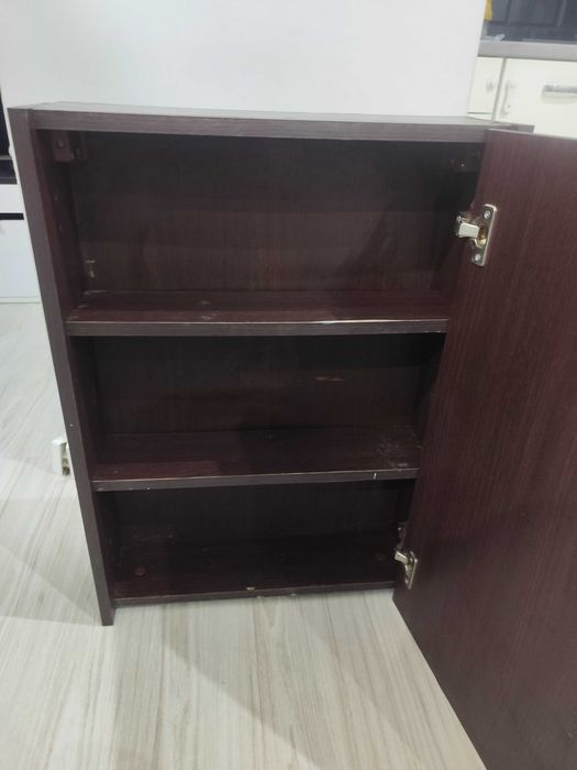 Szafka wisząca z lustrem