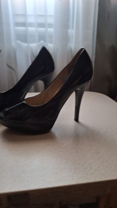 Продам жіночі туфлі