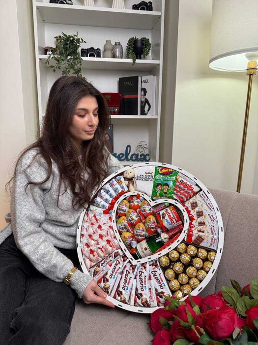 Сладкий подарок любимой на день Валентина. Огромный бокс с сердцем.