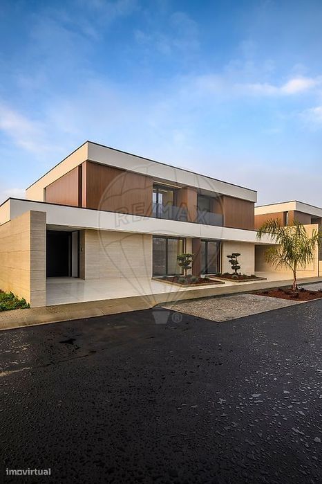 Moradia T4 para venda