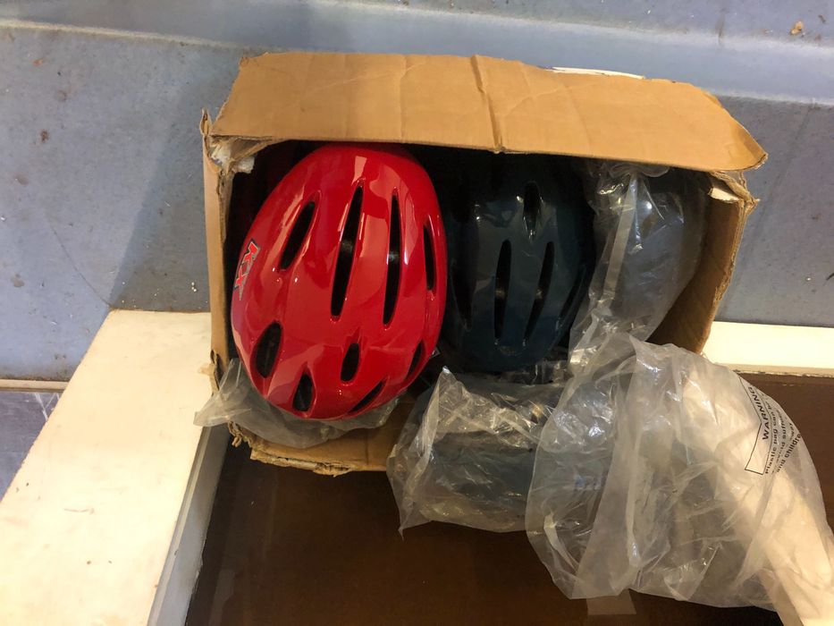 Patins em linha , Trotinetes, barcos de borracha , capacetes