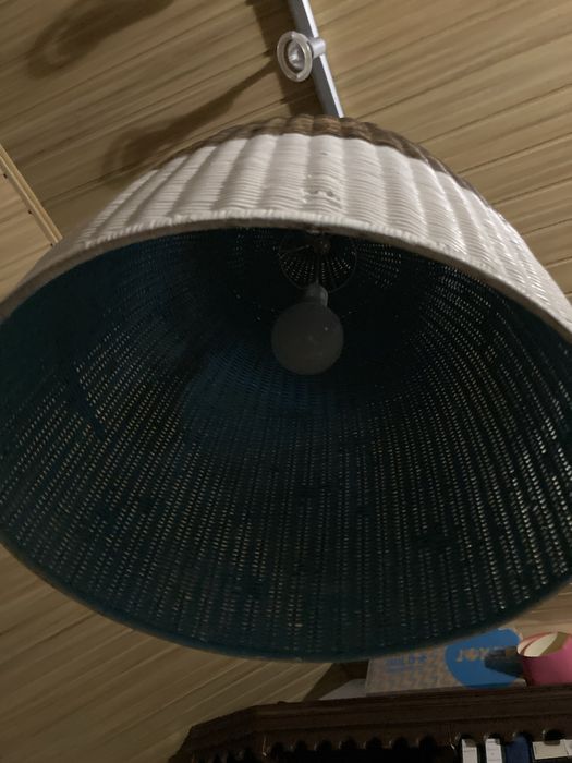 Candeeiro grande em palhinha