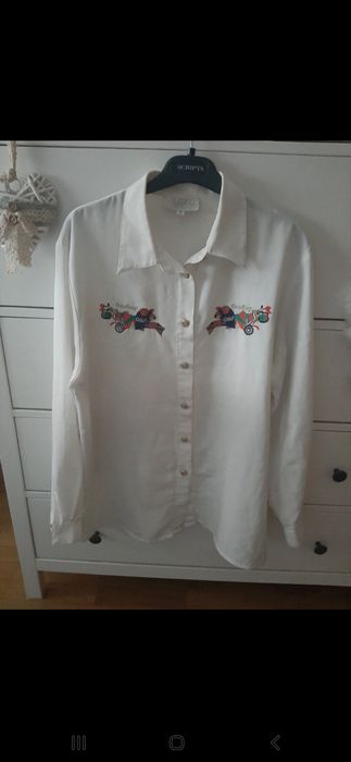 Camisa branca com pormenores