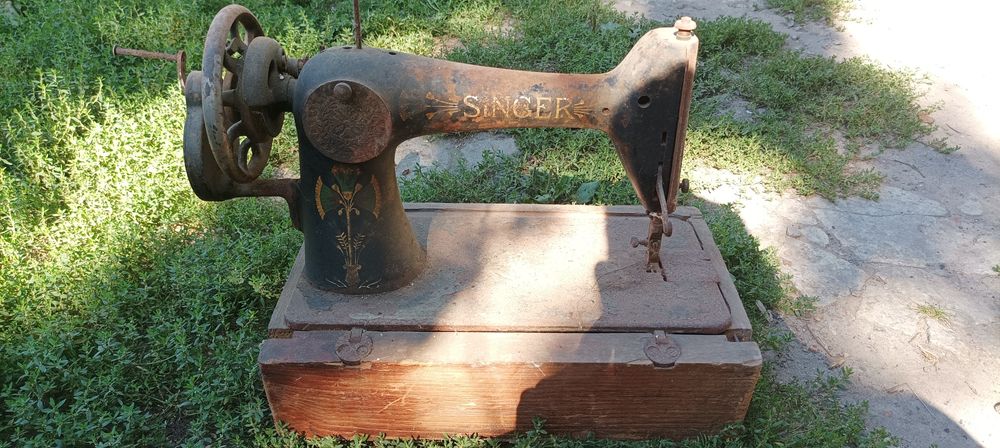 Швейна машинка singer