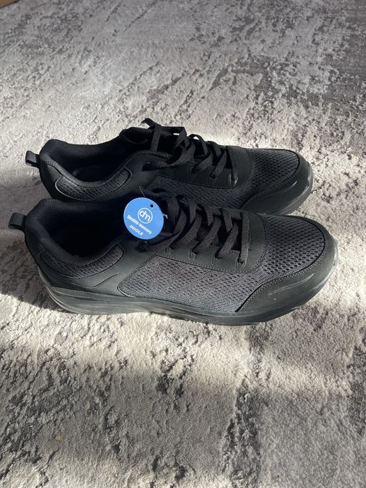 Кросівкі чорні розмір 49