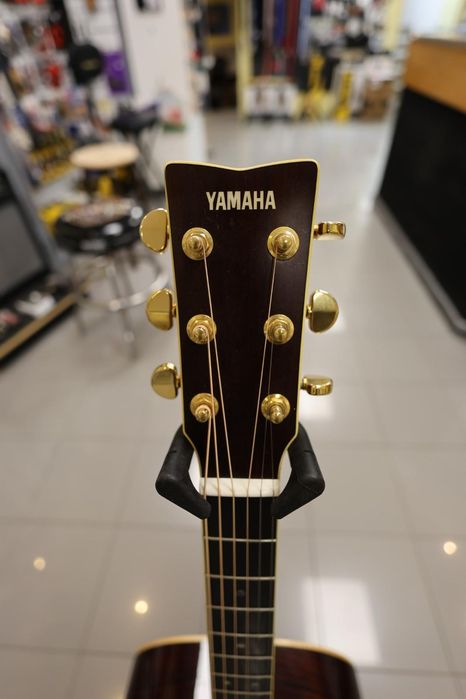 Yamaha LJ16 electrificada