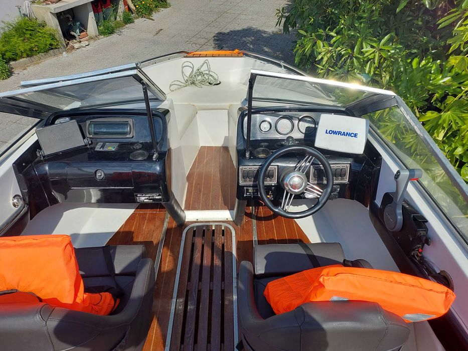 Barco Sunbird Stinger 18 com atrelado
