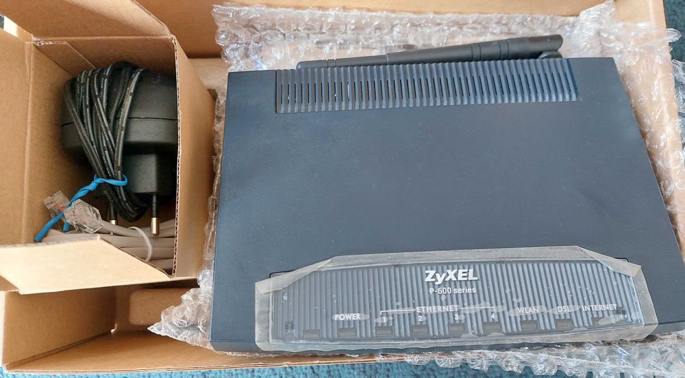 Router ZYXEL P-660HW 802.11G WIRELESS ADSL2/2+ 4-PORT GATEWAY