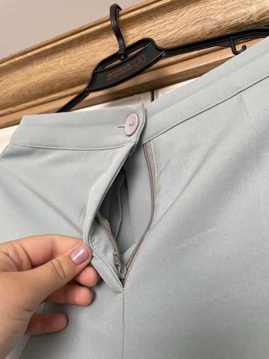 Брючний костюм гарно виглядаю гарна якість на комирці є тональник