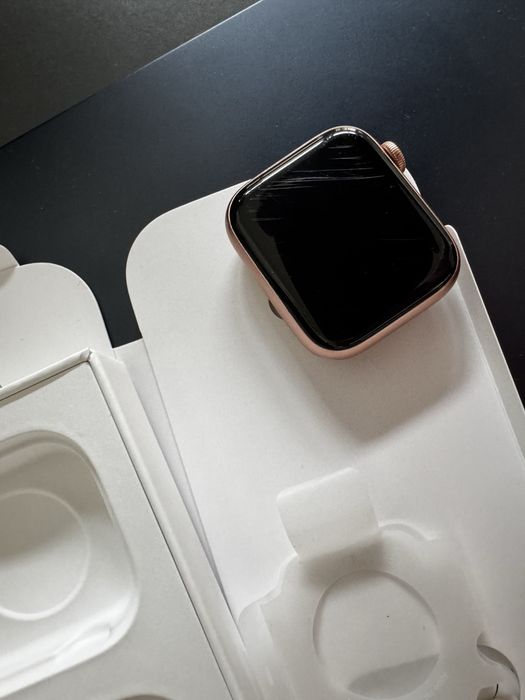 Apple Watch SE 44 mm Gold