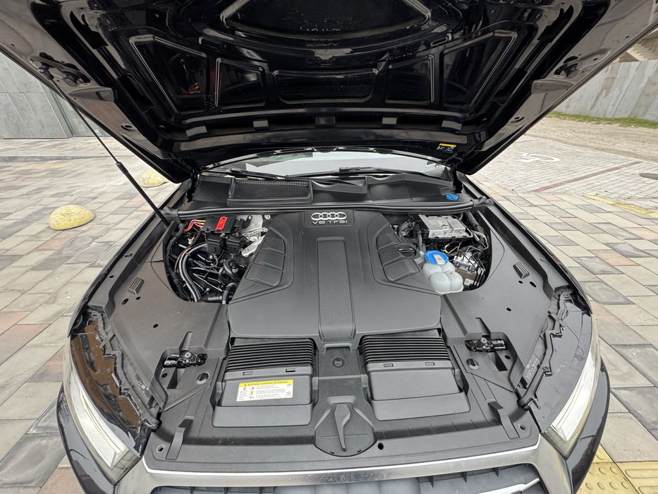 Продам Audi Q7 7 мест
