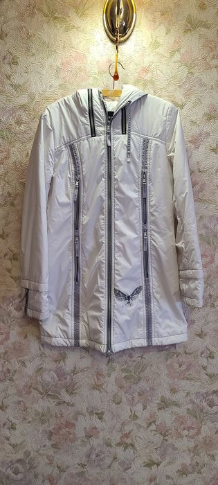 Продам плащь белый
