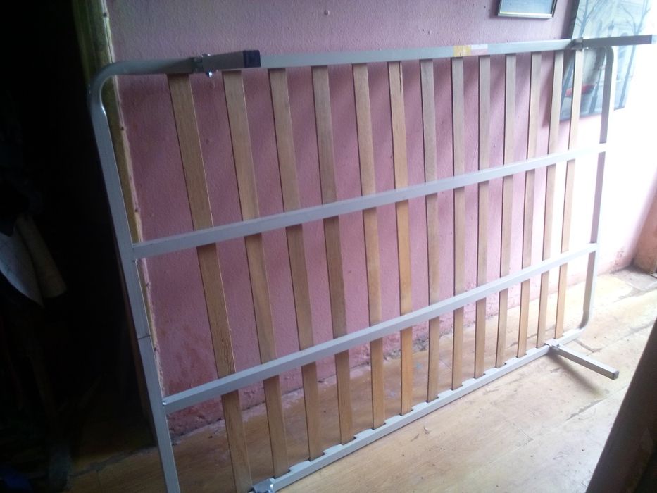 Estrado ortopédico de casal  com pernas 40€