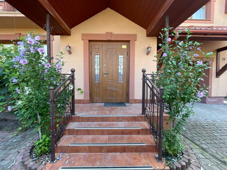 Продається шикарний будинок біля Івано-Франківська!