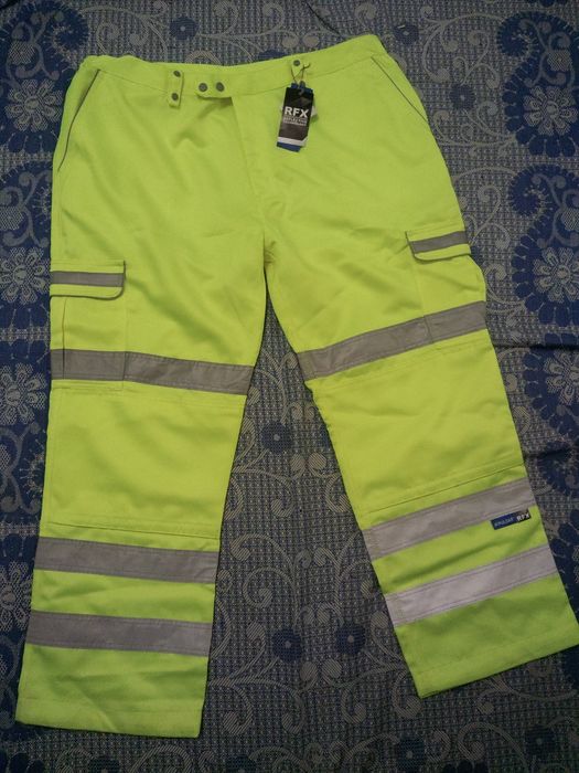 Нові робочі світловідбиваючі штани.