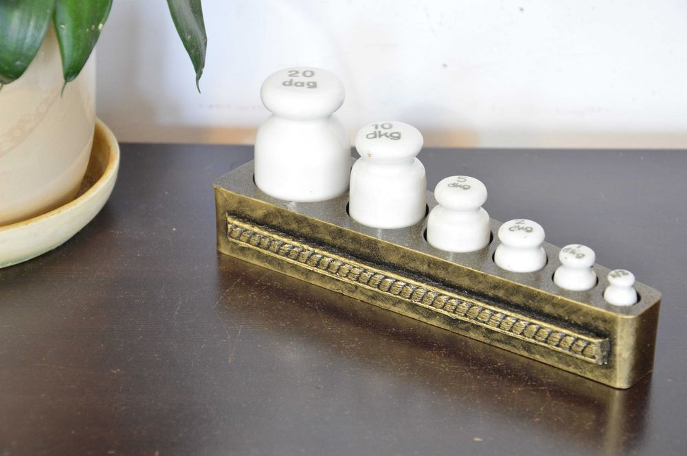 stare ceramiczne ODWAŻNIKI do WAGI szalkowej