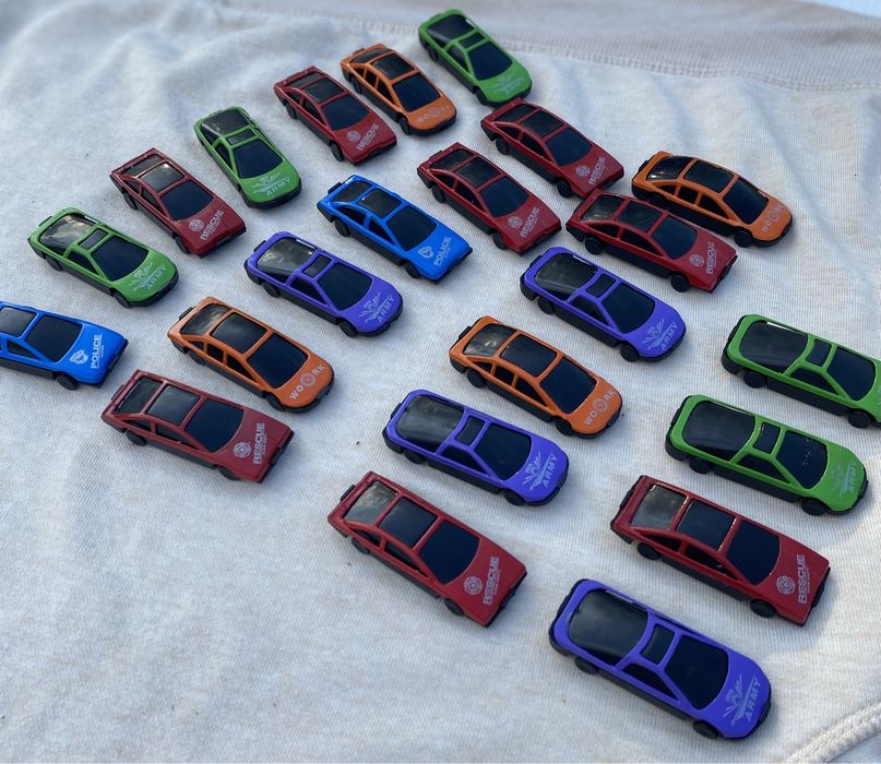 23 Carrinhos de brincar