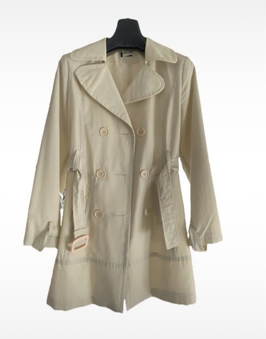 Damski beżowy trencz idealny na wiosnę!