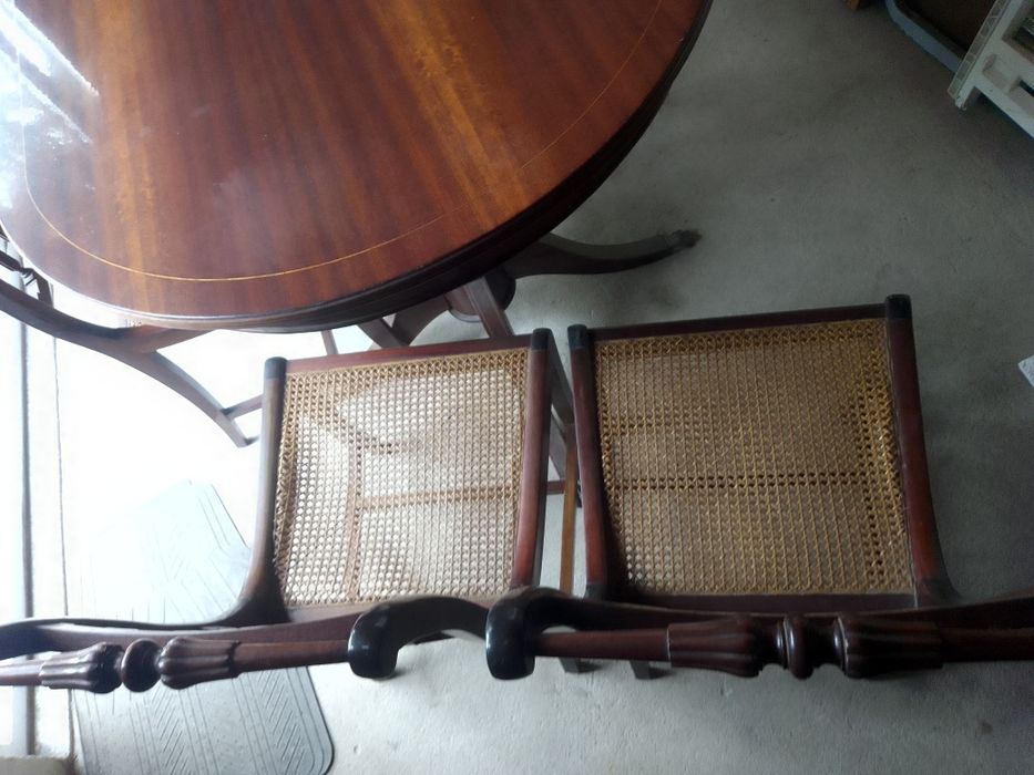 Cristaleira estilo Inglês com iluminação.