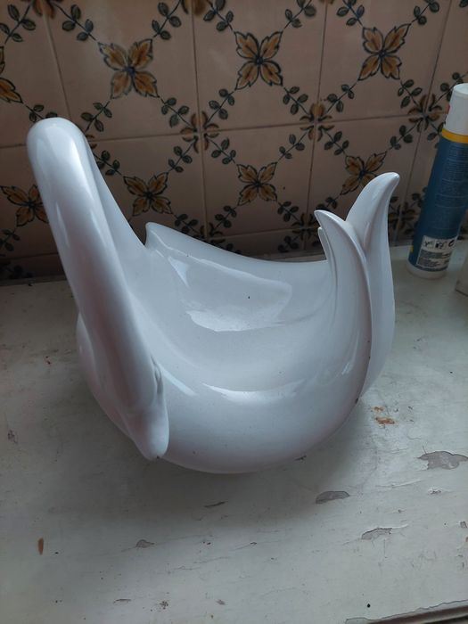 Antique Swan-shaped Ceramic Fruit Bowl425767543631390723