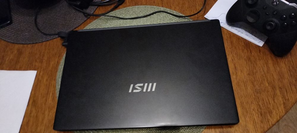 Laptop MSI 15,6 cala