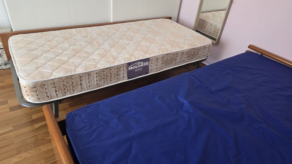 Cama individual com gaveta integrada e dois colchões