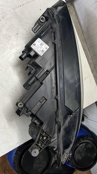 Farol direito VW TOURAN (5T1)