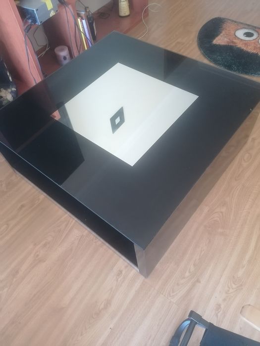 Mesa de sala espelhada em vidro