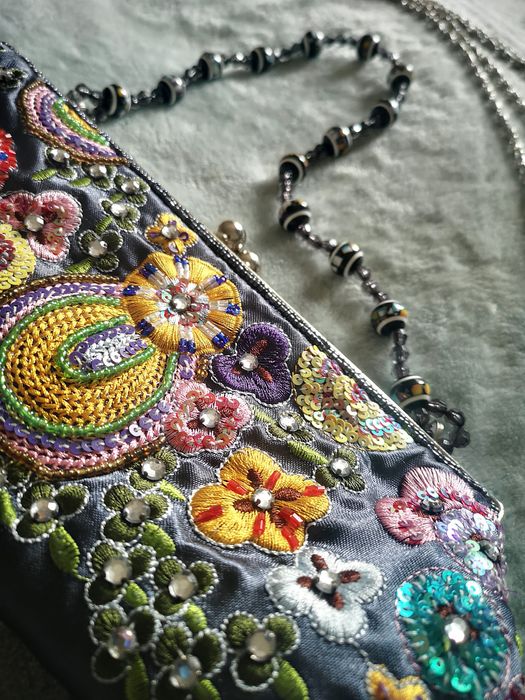 Mała efektowna torebka