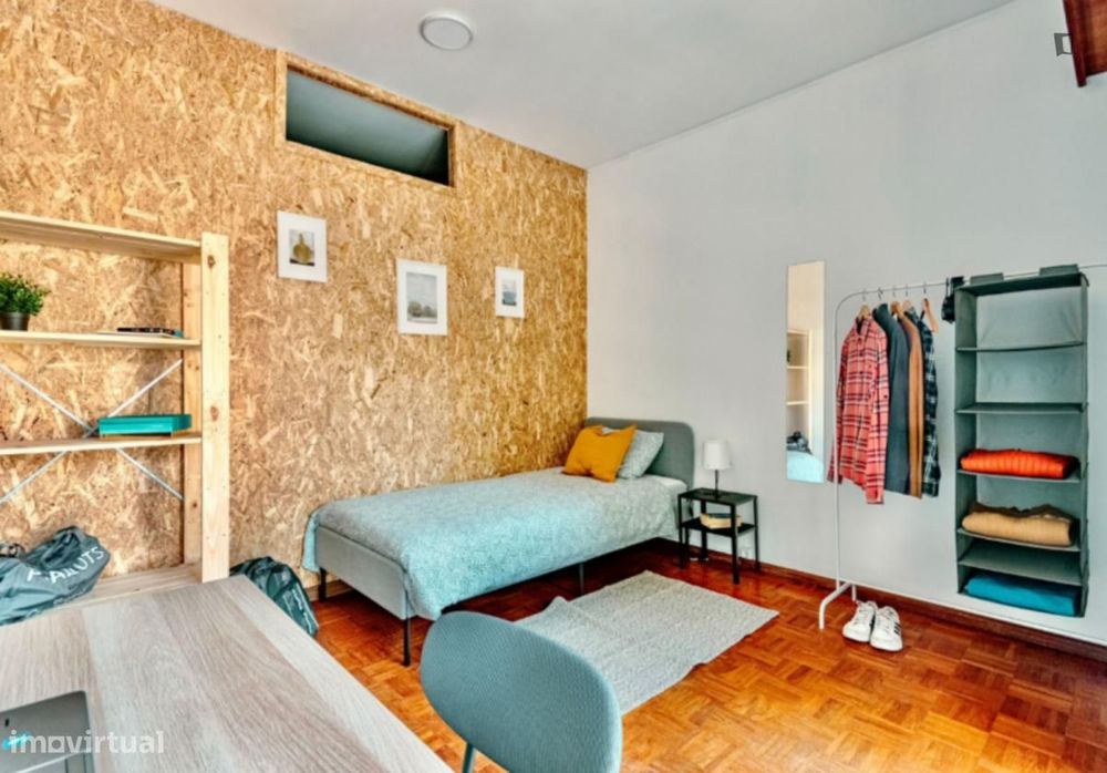 Quarto - localizado em Paranhos Porto