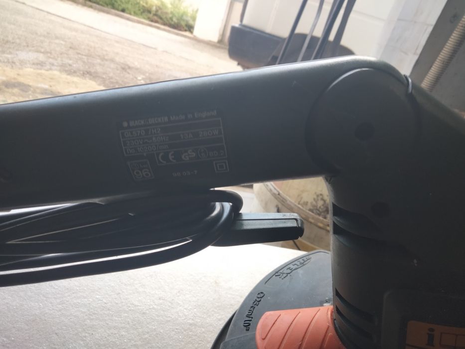 Roçadeira elétrica de jardim