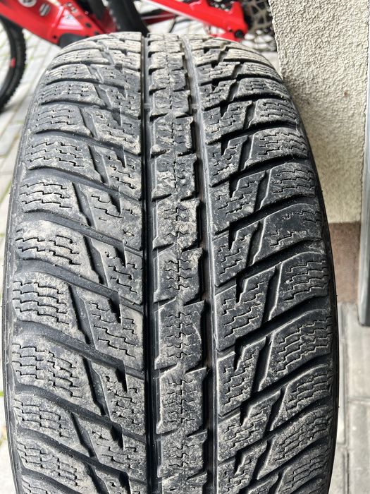 Зимова шина nokian 235/50/19
