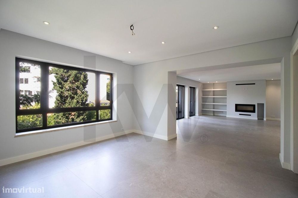 Apartamento T4 Renovado com 2 Suítes + Jardim e Piscina