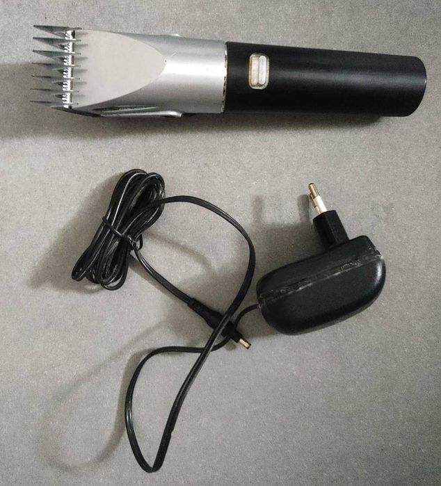 maszynka do cięcia strzyżenia włosów Philips ładowarka końcówka trymer podcinarka używana