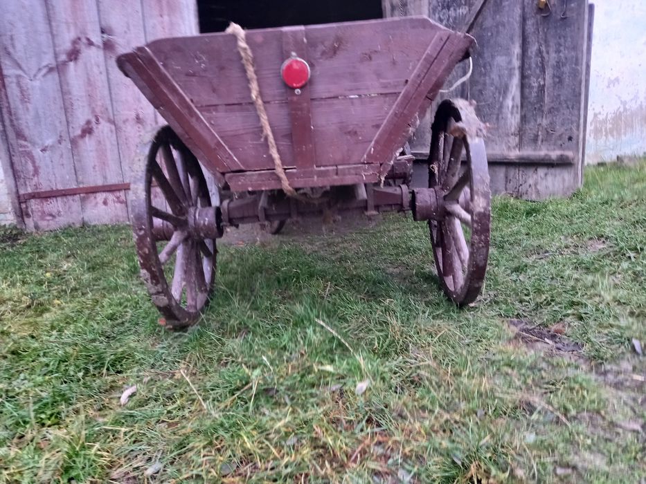 Продам фіру на дерев'яних колесах