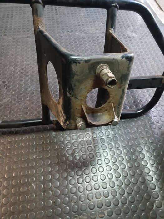 Тримач запаски крузак 105 крепление запаски