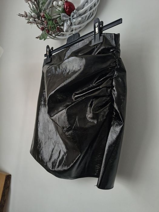 Lakierowana czarna spódniczka damska Zara s 36