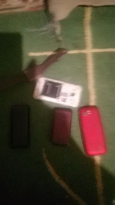 Продам мобільний телефони лотом