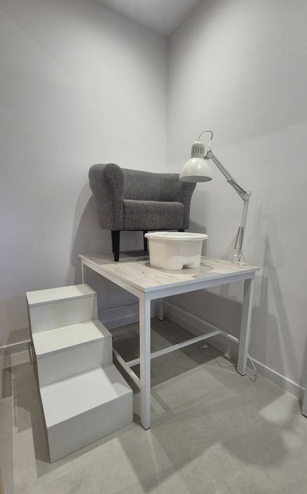 Stanowisko do pedicure ze schodkami