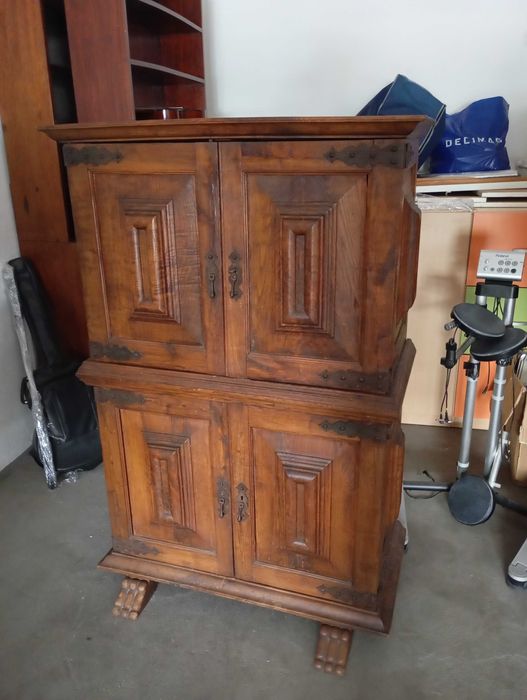 Móvel antigo ( garrafeira )