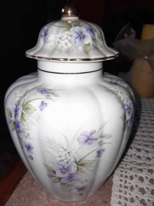 3 boles com filete em ouro