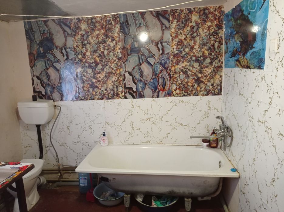 Продаю дом - 4 ком., можно на 2 семьи, космет ремонт. Район 8 Военная