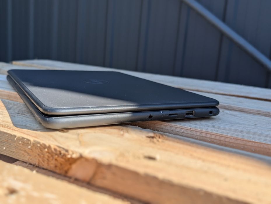 Ноутбук Dell Latitude 3300	/i3-7020U/8/256/HD/13"/бюджетний